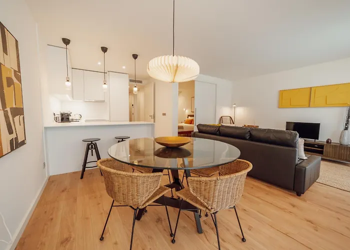 Guest Renovato Luxus Flat W/ Parking 波尔图