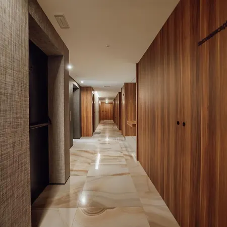 Guest Renovato Luxus Flat W/ Parking شقة *