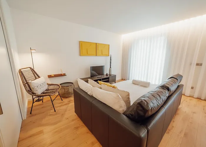 Guest Renovato Luxus Flat W/ Parking