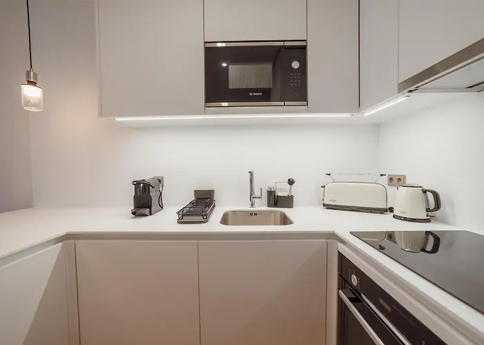 Guest Renovato Luxus Flat W/ Parking Lejlighed *