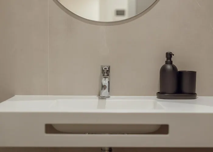 Guest Renovato Luxus Flat W/ Parking