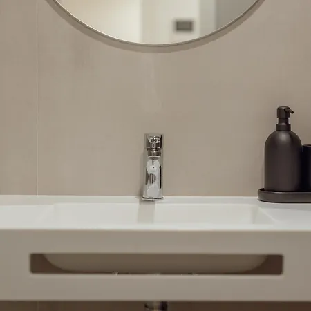 Guest Renovato Luxus Flat W/ Parking