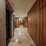 Guest Renovato Luxus Flat W/ Parking Apartment *